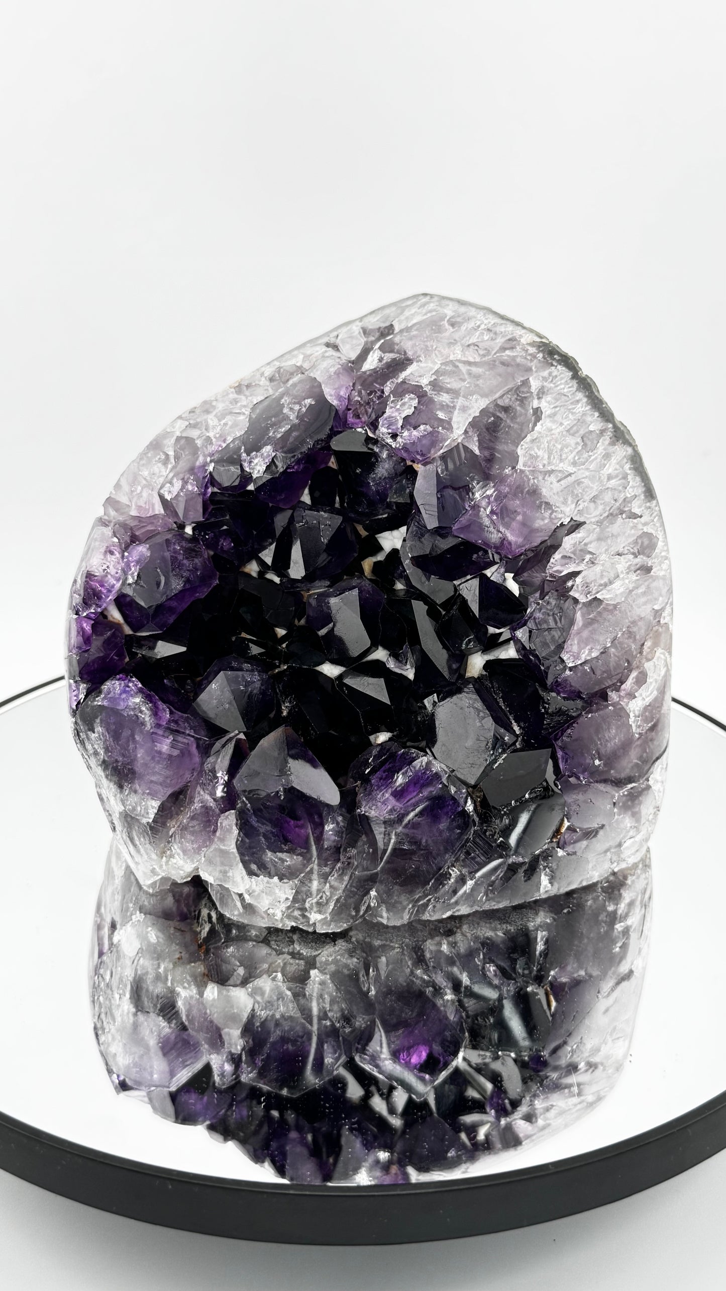 Amethyst-Geode – Extreme Farbtiefe- Brasilien 12 × 13 cm, 1,5 kg