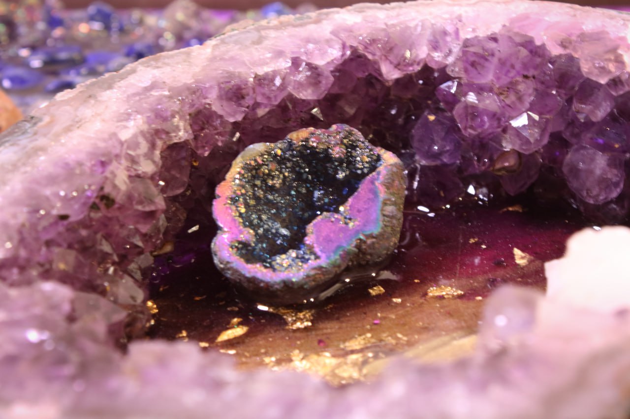 Amethyst Crystal Composition