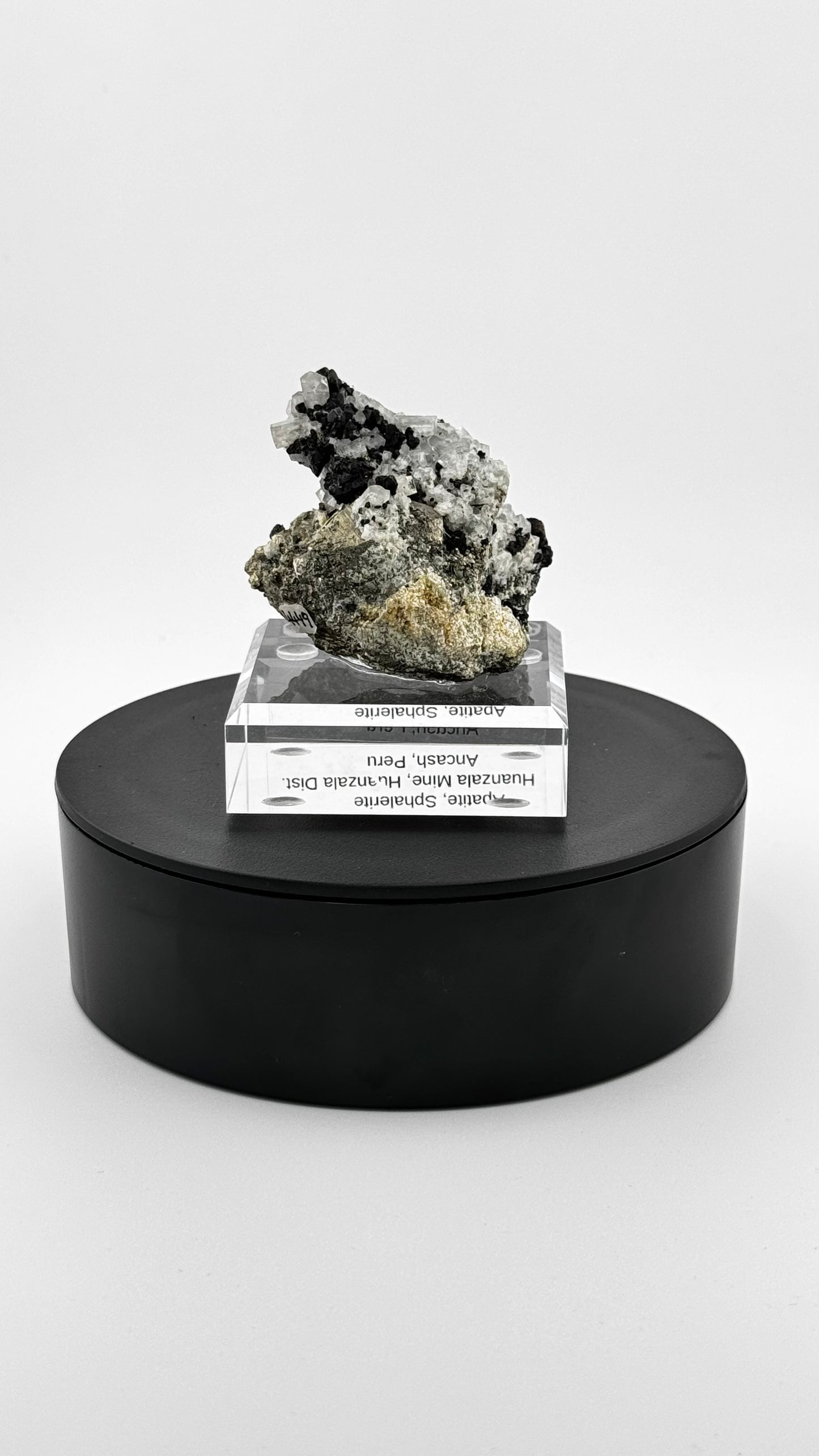 Apatite &amp; Sphalerite – Huanzala Mine, Ancash, Peru