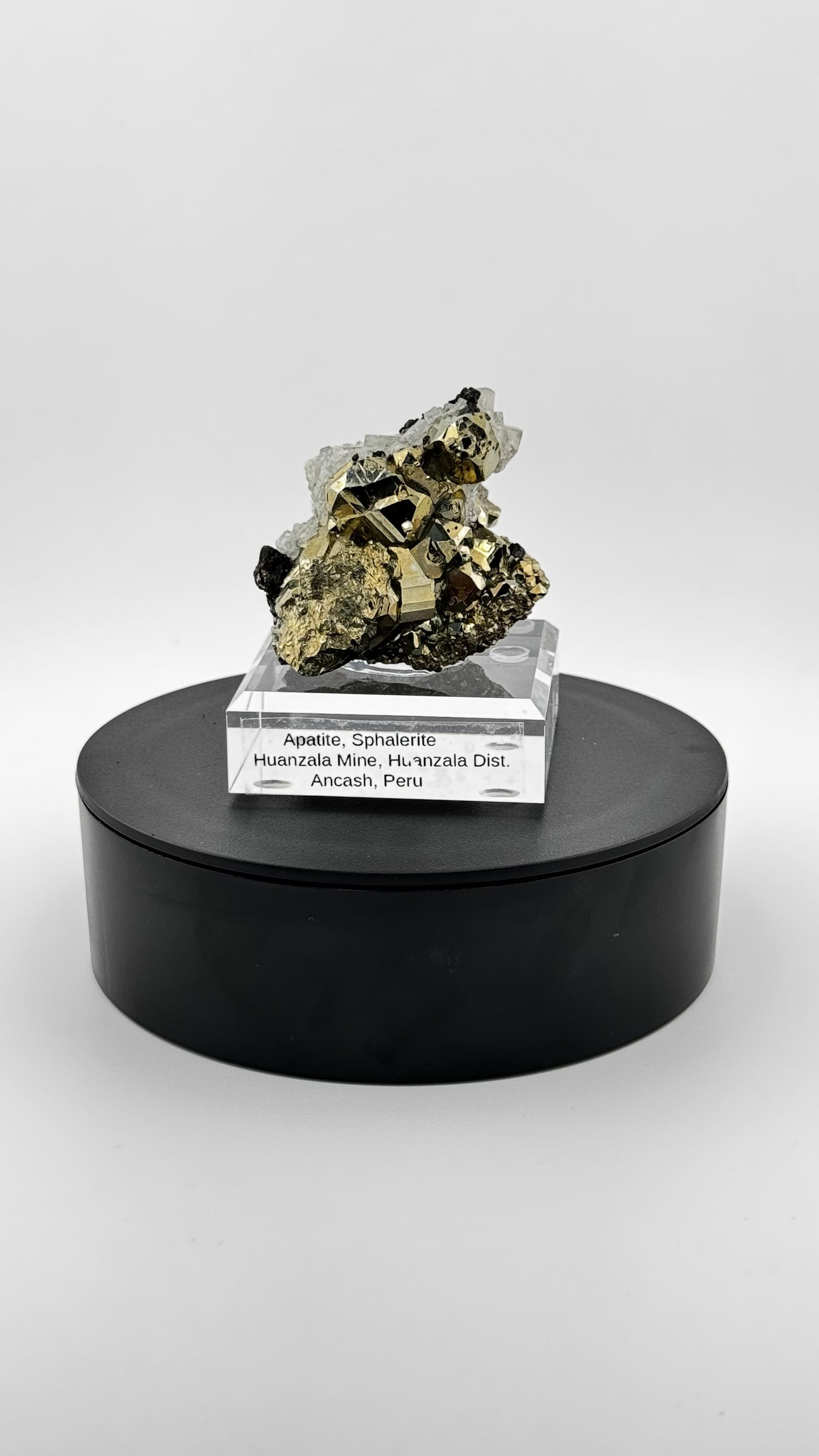 Apatite &amp; Sphalerite – Huanzala Mine, Ancash, Peru