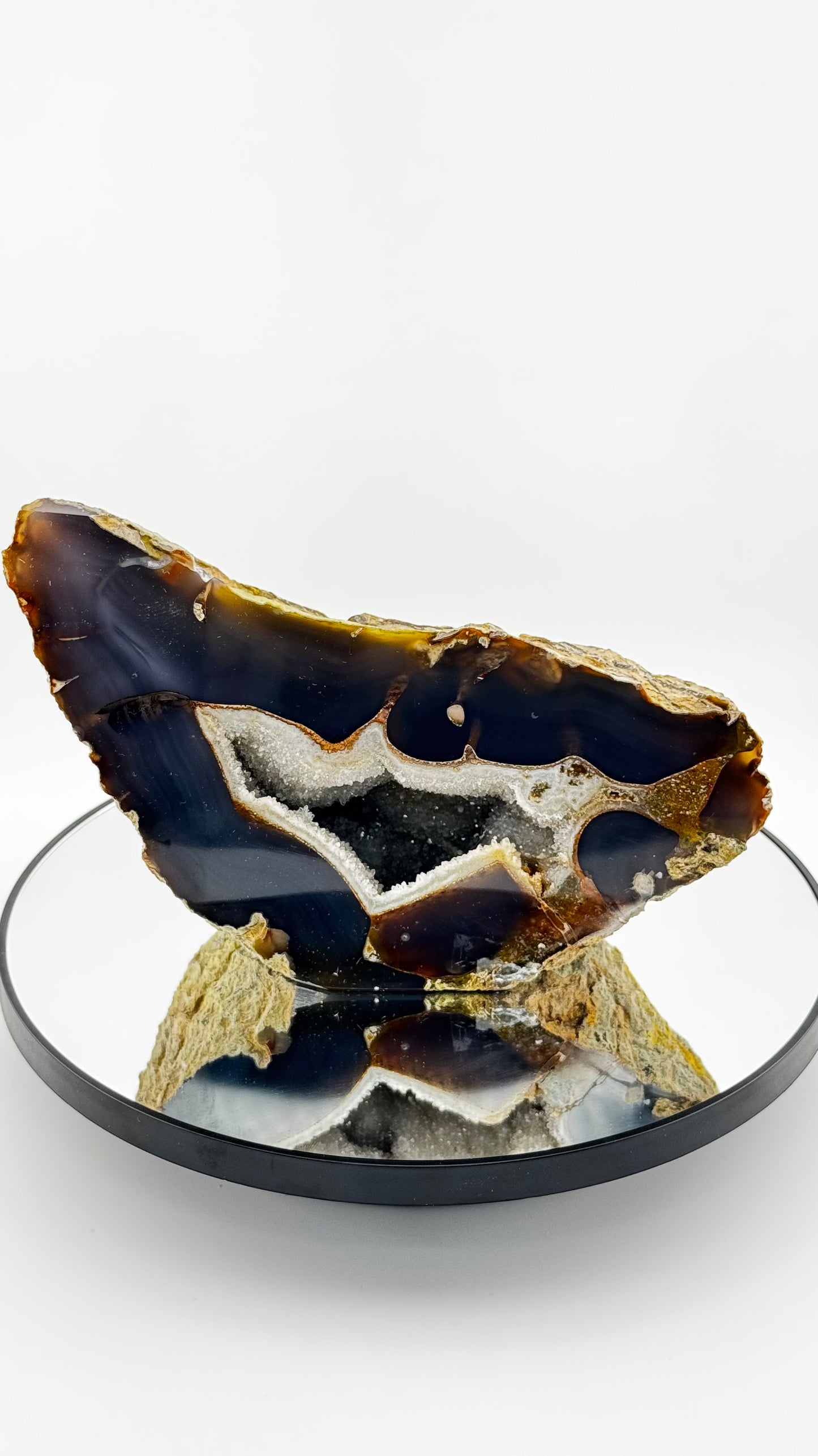 Agate geode with quartz druses – amber &amp; honey brown – Brazil, 1.8 kg