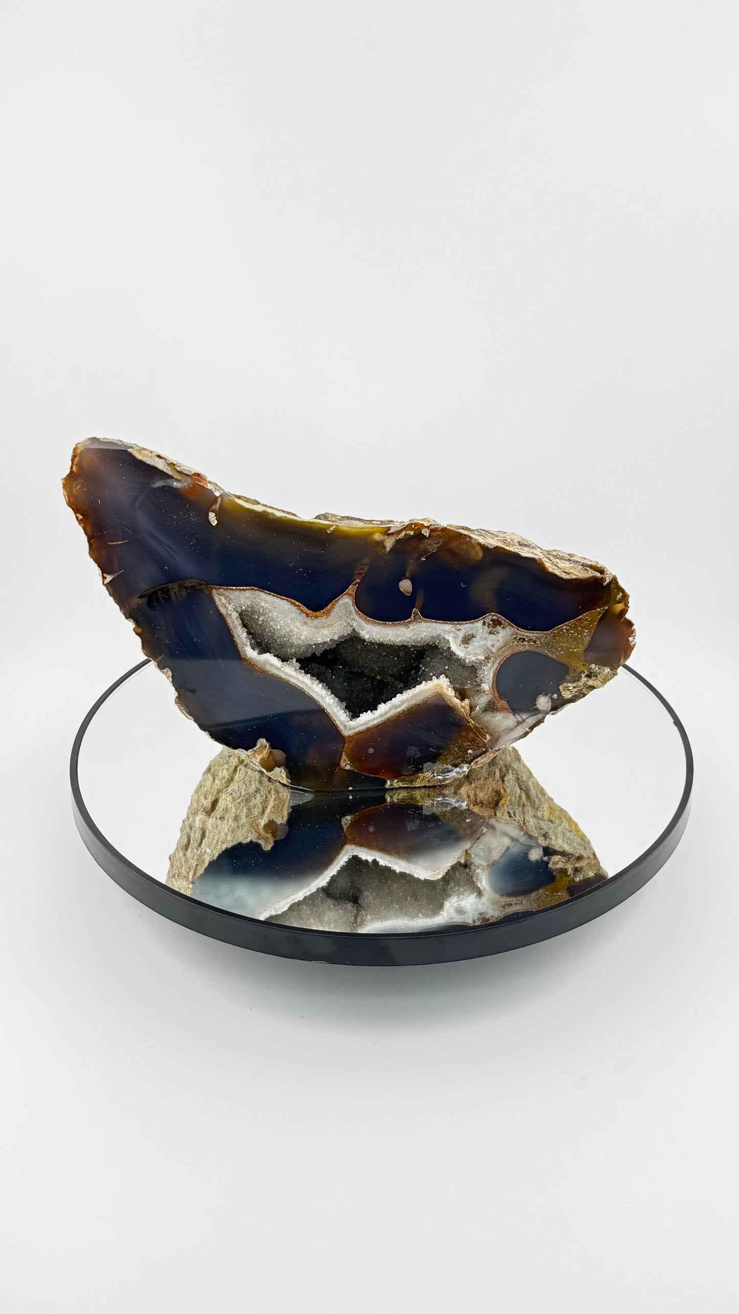Agate geode with quartz druses – amber &amp; honey brown – Brazil, 1.8 kg
