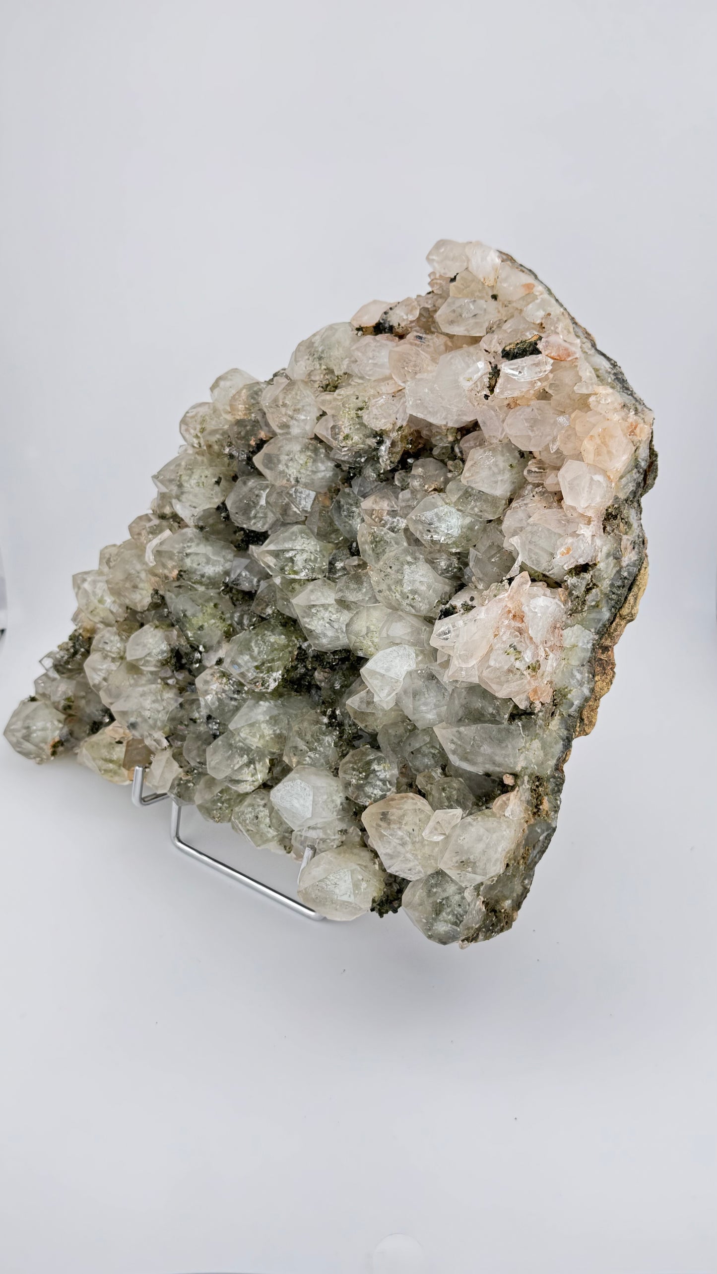 Rock crystal specimen with epidote – Monumental collector's item – Kütahya, Türkiye, 5kg