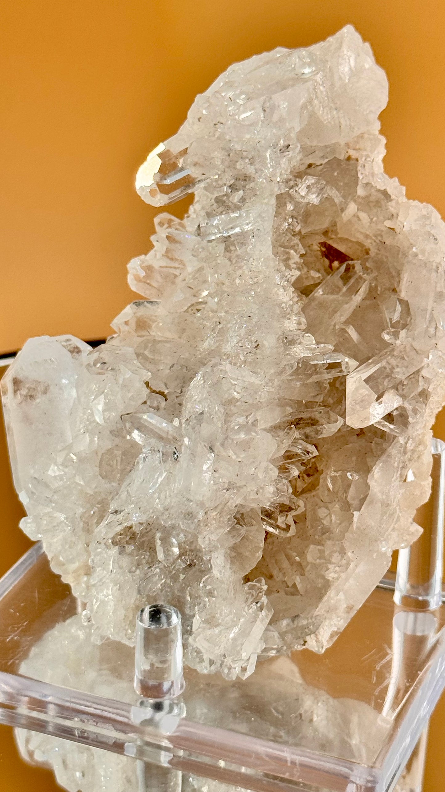 Bergkristall Geode-Formation – Brasilien  Vitrinenformat